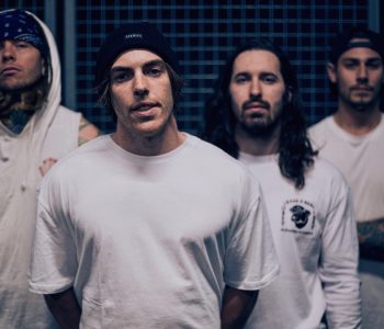 MIRRORS // Premiere New Track ‘Tie The Lace’