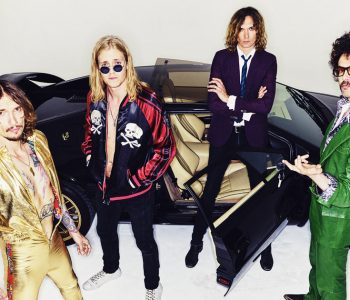 THE DARKNESS // Hit The Seaside In ‘All The Pretty Girls’ Video