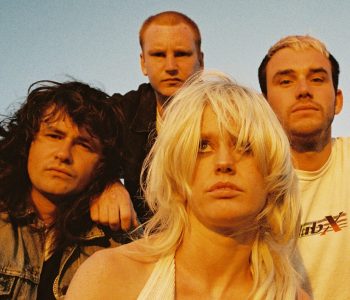 AMYL AND THE SNIFFERS // Taking The Sounds Of The Pub To The World
