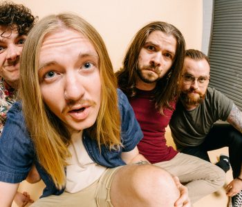 PREMIERE: LARSEN // Drop New Single ‘Trampoline’