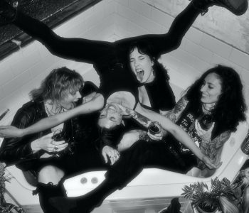 DOWNGIRL // Bare Their Teeth On New Single ‘2006’